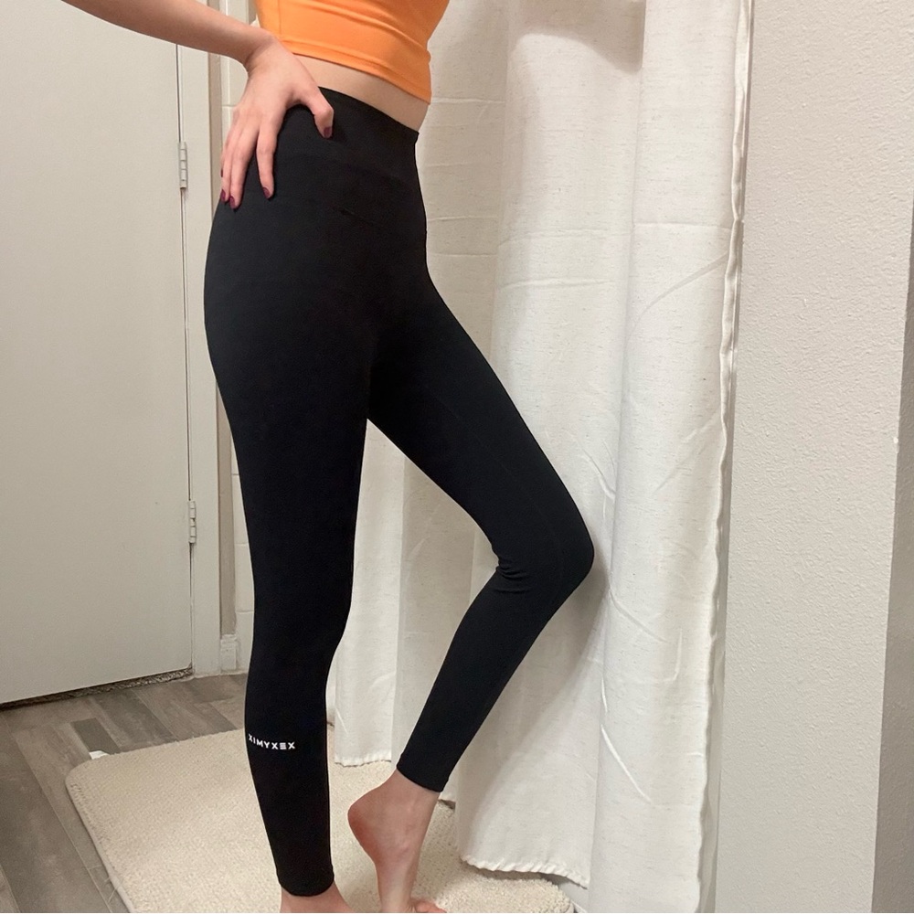 Sleek Black High-Rise Leggings
